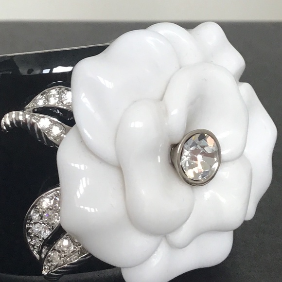 Kenneth Jay Lane Black Enamel cuff bracelet with white camellia flower S/M size - Picture 2 of 10